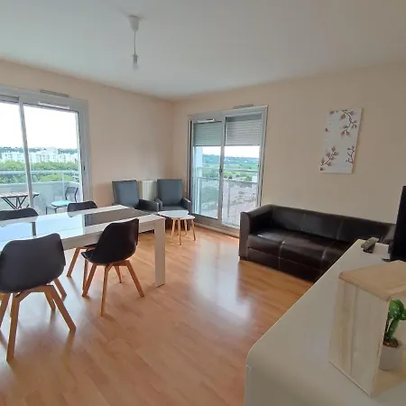 Superb T5 In Apartment Brest