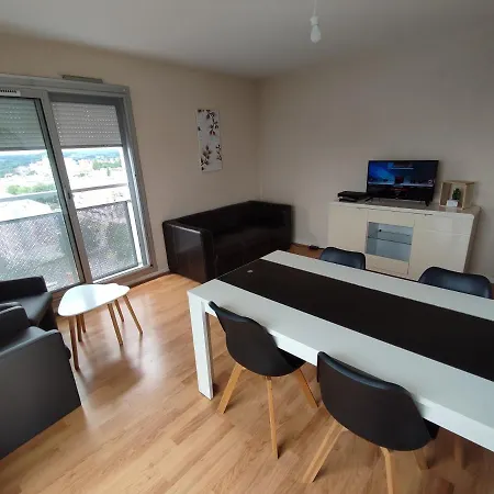 Apartment Superb T5 In *